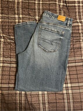 American Eagle Outfitters Women’s Curvy Mom Jeans